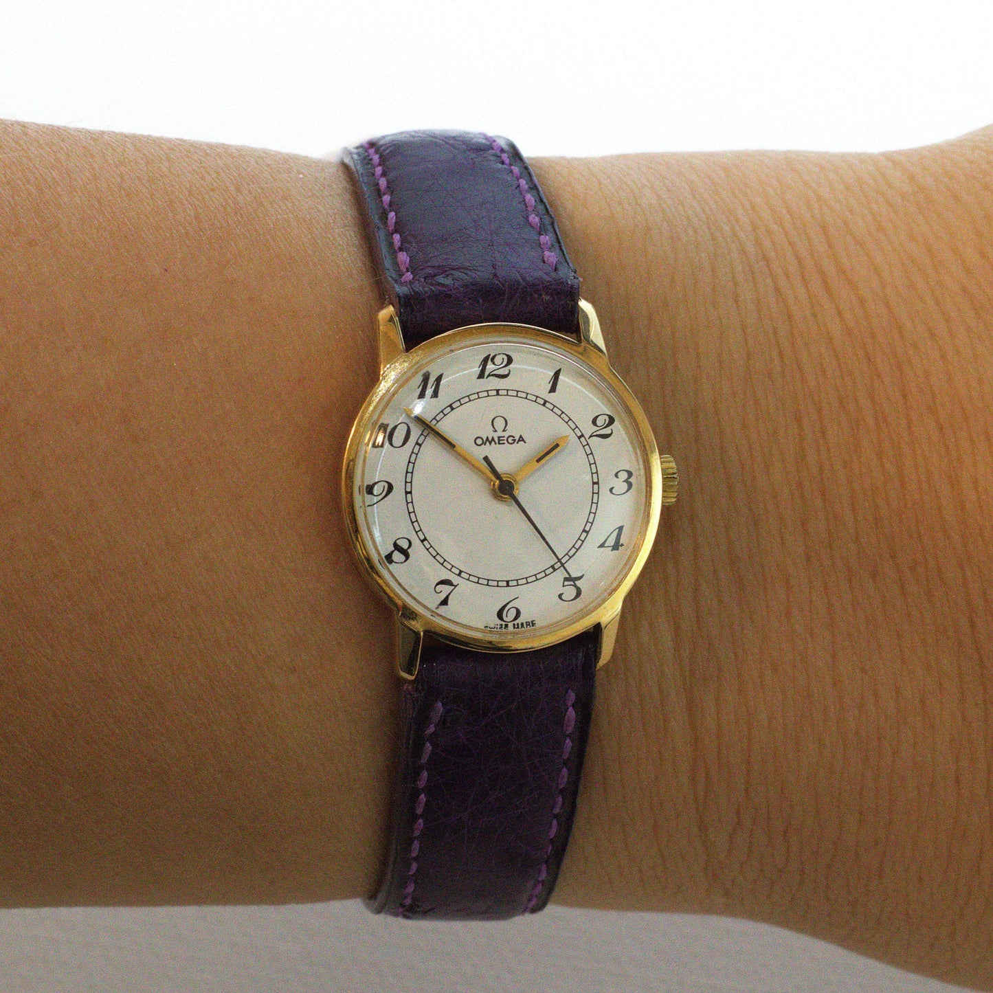 Omega Ladies 9KT Gold Manual Wind Watch